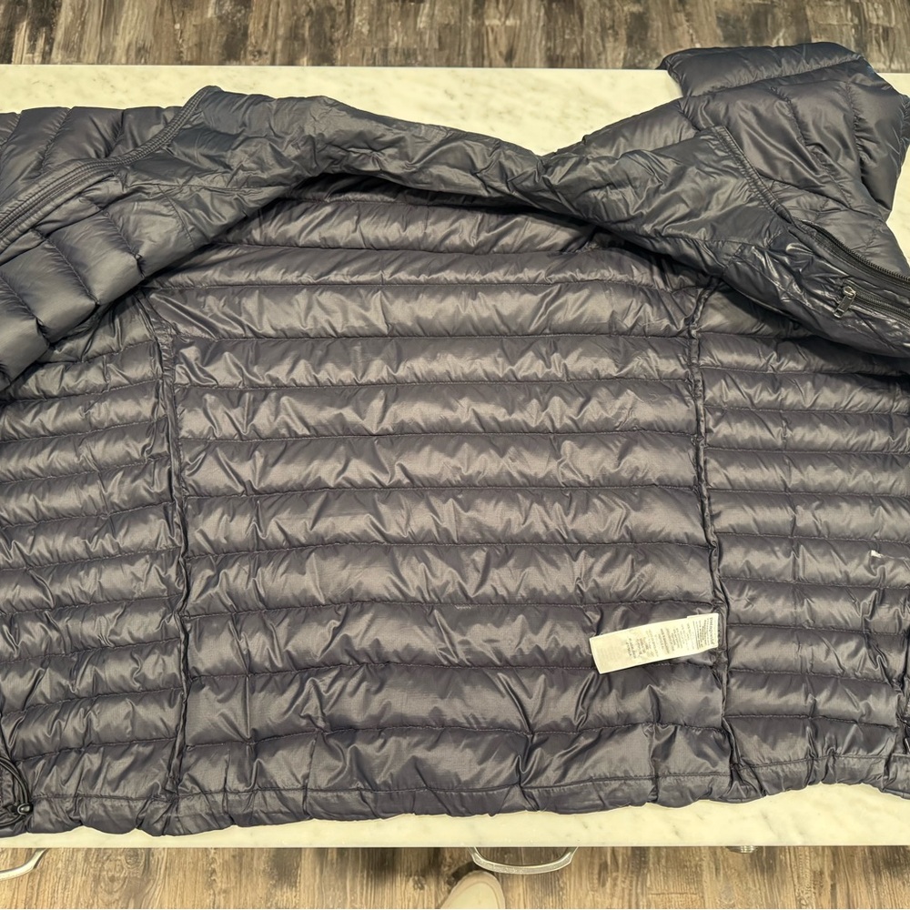 Patagonia Men’s Black Down Jacket - Picture 3 of 6